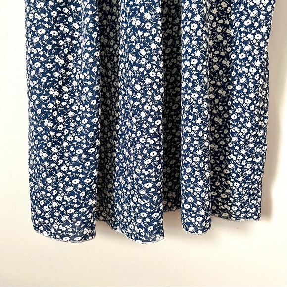 🍭 3/$10 blue & white floral maxi dress - Picture 7 of 15
